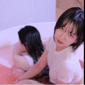 4K原画质韩国美女LeeYeonwoo浴缸湿身诱惑透视装颜值时间短下载观看
